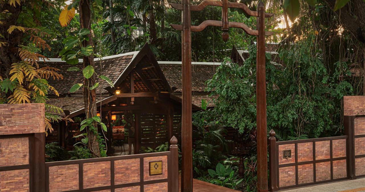 Angkor Village Hotel - Small Luxury Hotels Of The World Сием Реап Екстериор снимка Entrance to a traditional Thai house