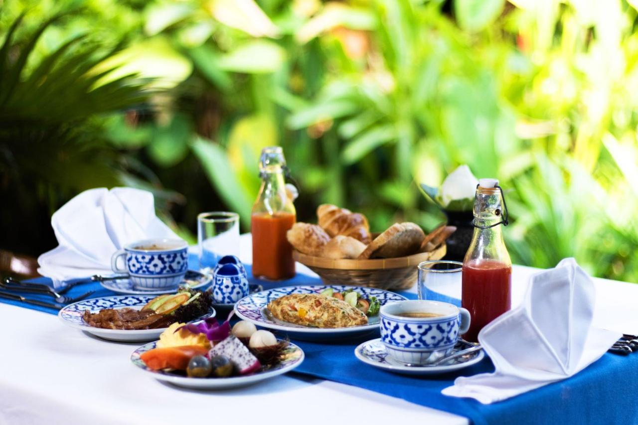 Angkor Village Hotel - Small Luxury Hotels Of The World Сием Реап Екстериор снимка Thai breakfast
